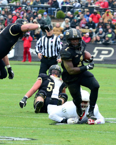 Knox escapes a tackler. Photo by Ben Fahrbach.