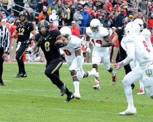 Markell Jones gets loose. Photo by Ben Fahrbach.